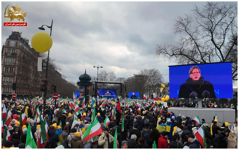 سخنرانی نمایندگان پارلمان، شخصیت‌های سیاسی در تظاهرات سالگرد انقلاب ضد سلطنتی مردم ایران 