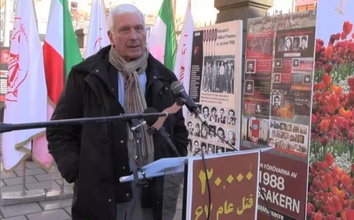  سخنرانی کنت لوئیس وکیل مجاهدین در دادگاه سوئد در تظاهرات بستگان شهیدان سربه‌دار 